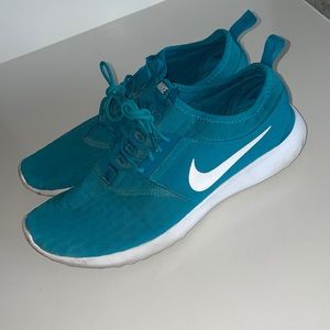 Nike Tennis Shoes